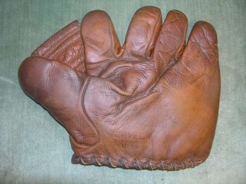 Charles Red Ruffing Davega D250 Front Doug